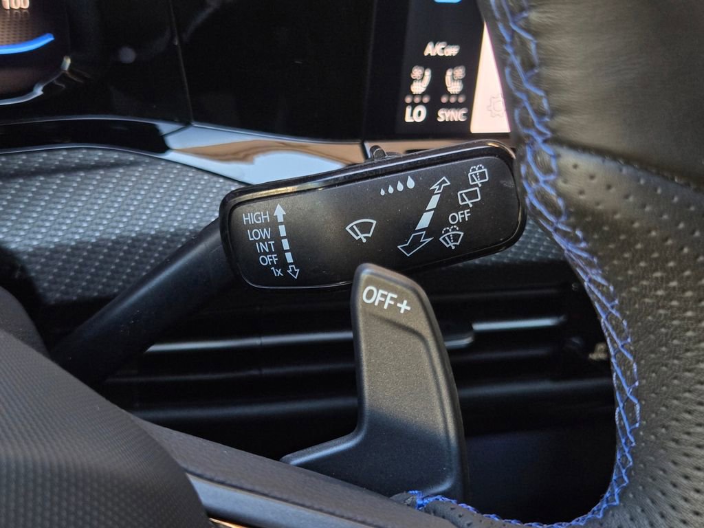 Used 2024 Volkswagen Golf R image 27