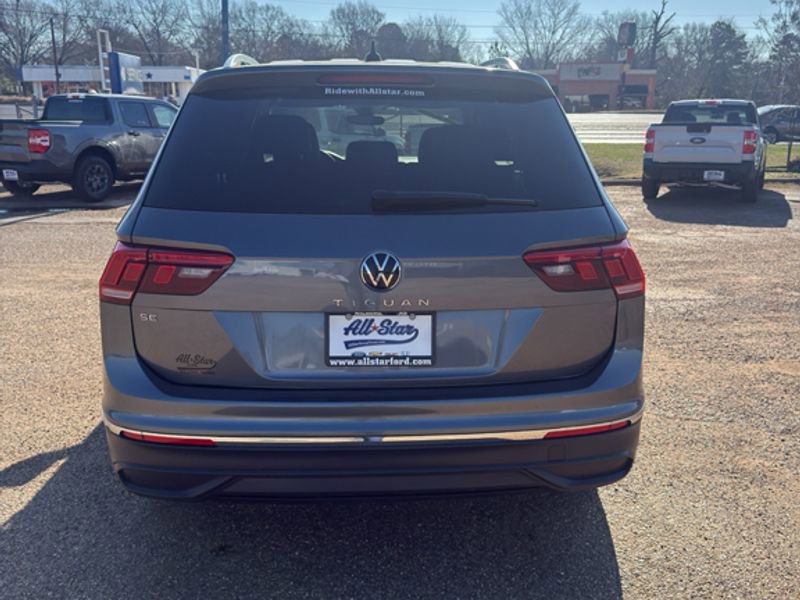 Used 2024 Volkswagen Tiguan SE image 4