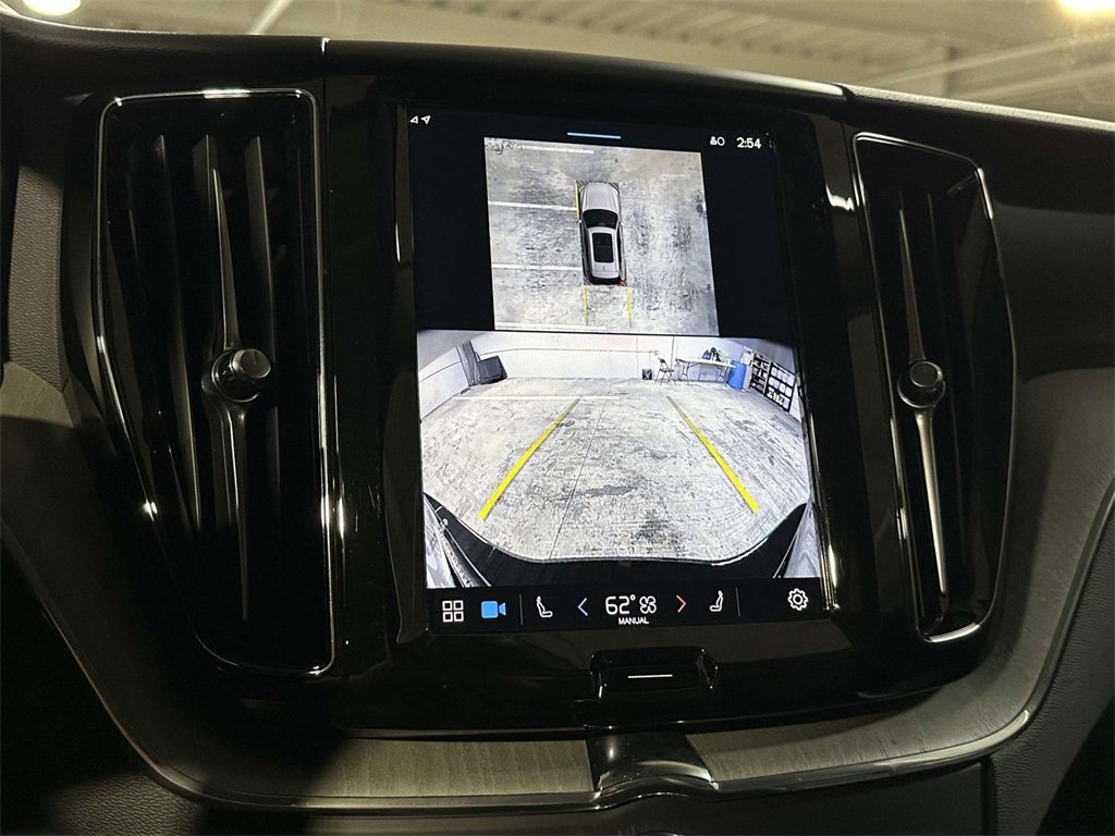 Used 2025 Volvo XC60 B5 Plus image 19