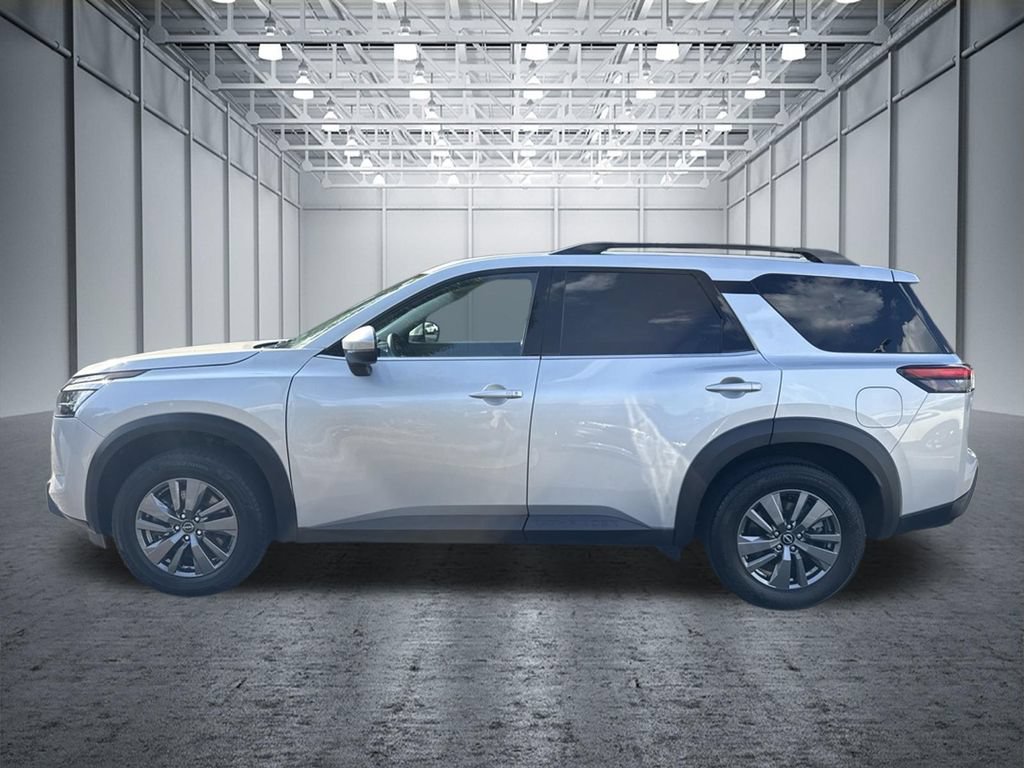 Used 2025 Nissan Pathfinder SV FWD image 4