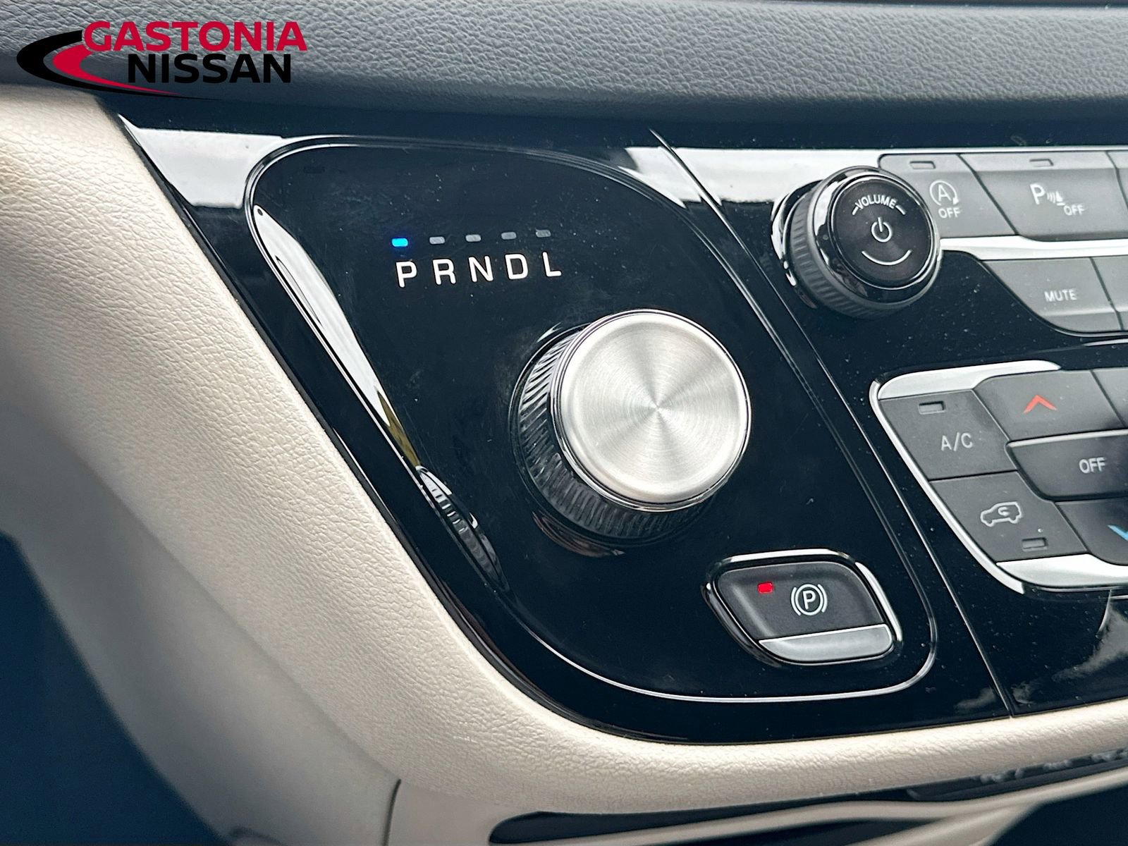 Used 2024 Chrysler Pacifica Touring-L FWD image 21