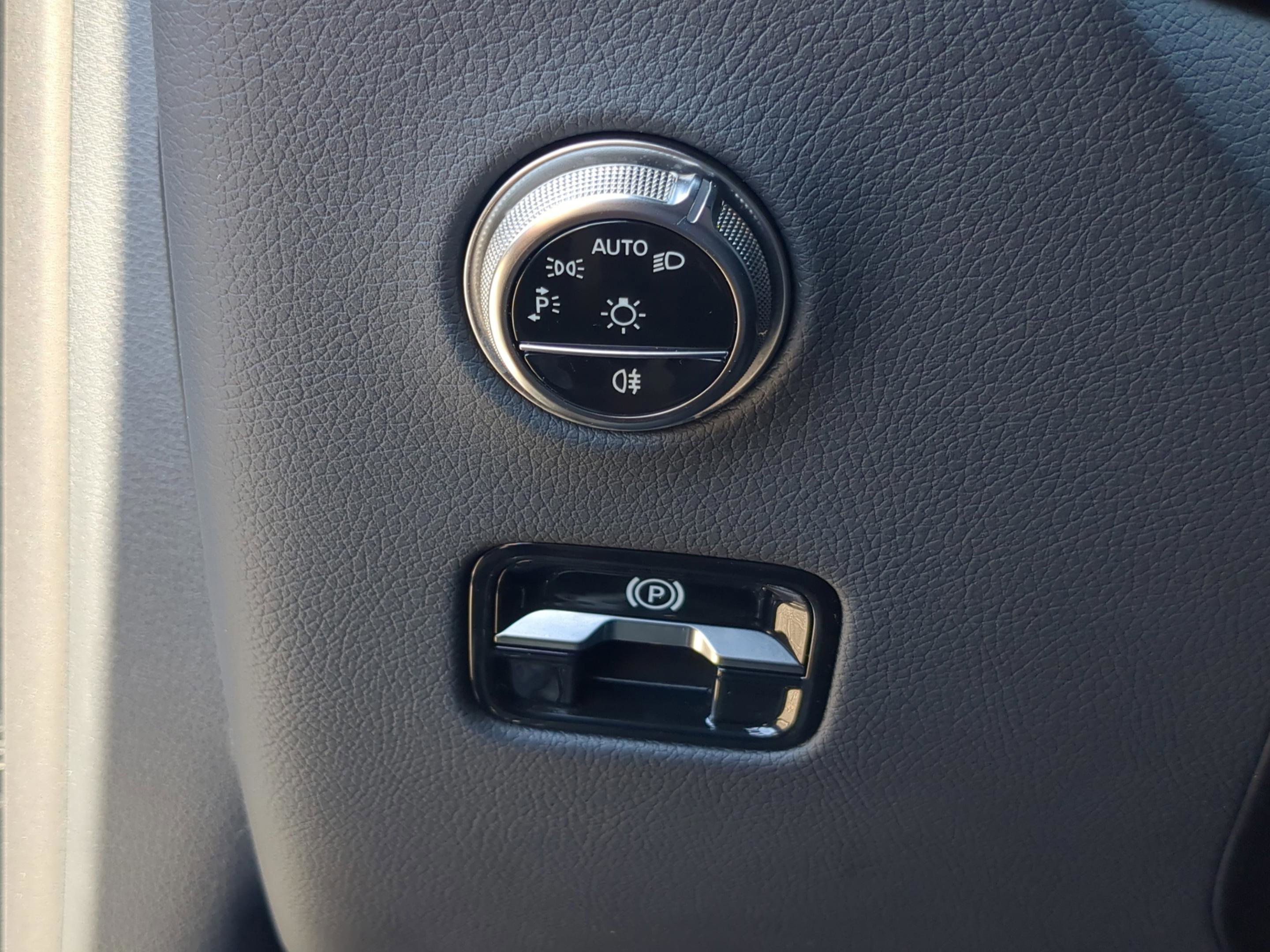 Certified 2025 Mercedes-Benz GLC 300 image 27