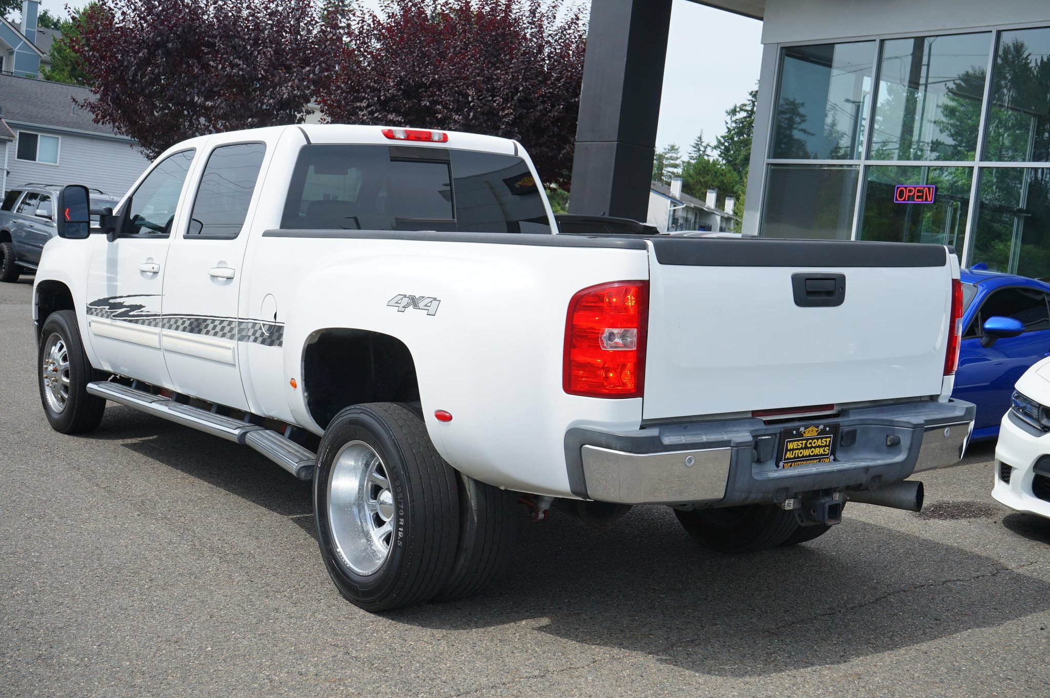 Used 2008 GMC Sierra 3500 SLT AWD/4WD image 3