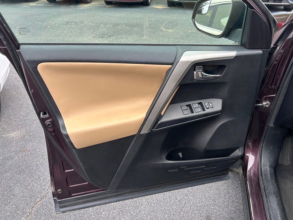 Used 2017 Toyota RAV4 XLE FWD image 12
