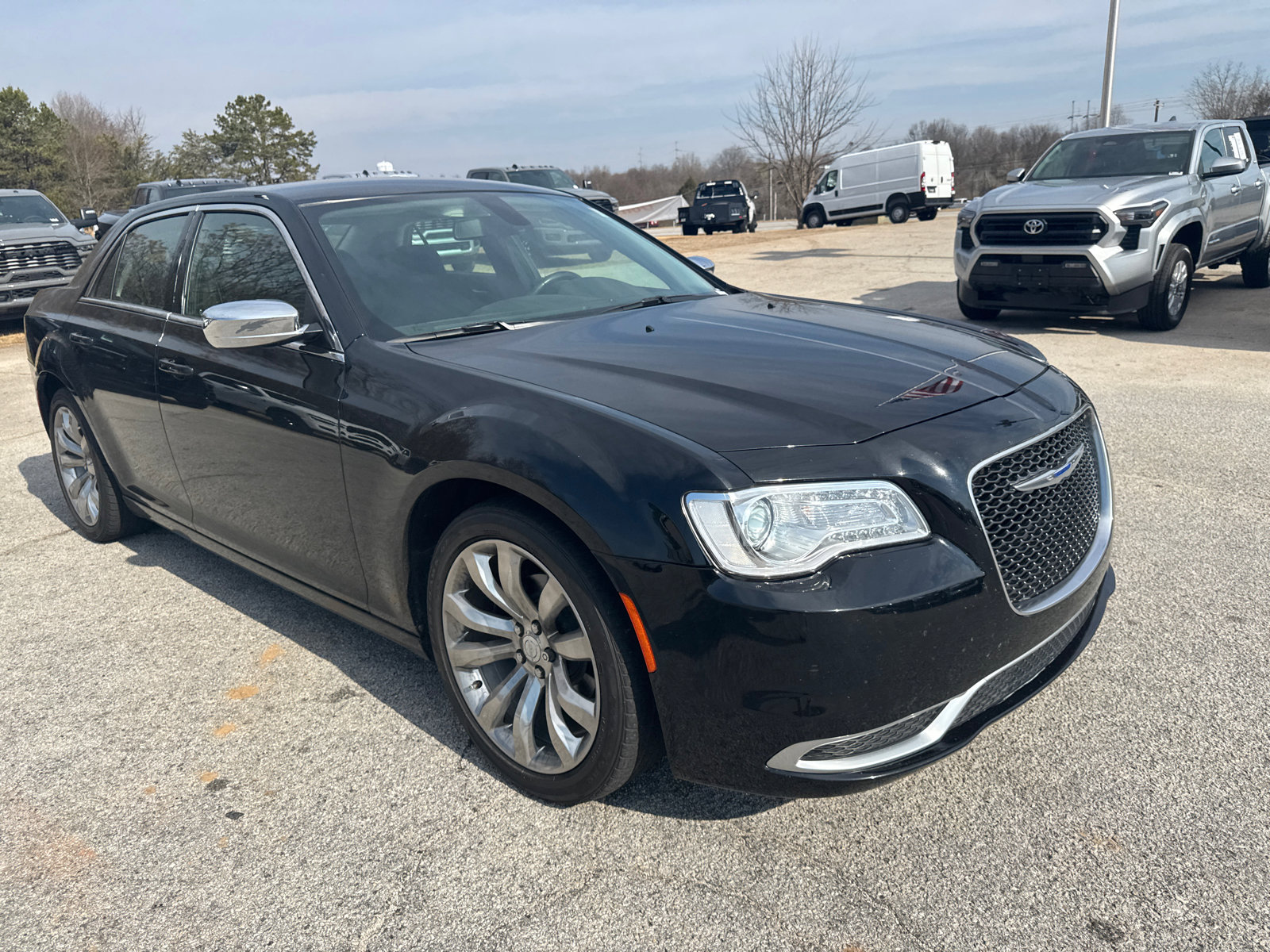 Used 2018 Chrysler 300 Touring w/ Chrome Appearance Package image 3