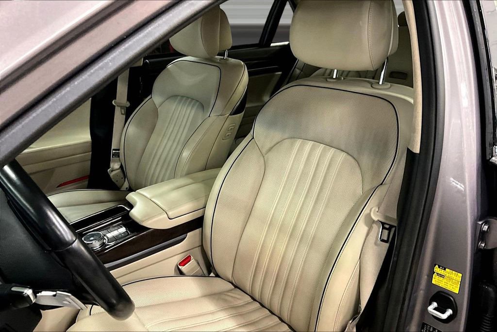 Used 2018 Genesis G90 3.3T Premium image 21