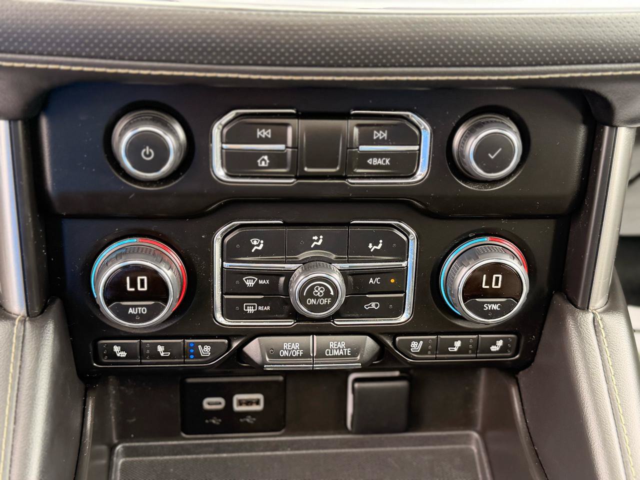 Used 2024 Chevrolet Tahoe Premier AWD/4WD image 31