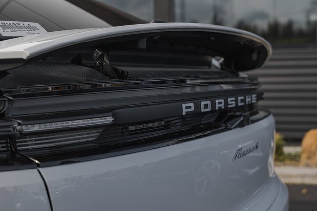 Used 2025 Porsche Macan 4 Electric image 33