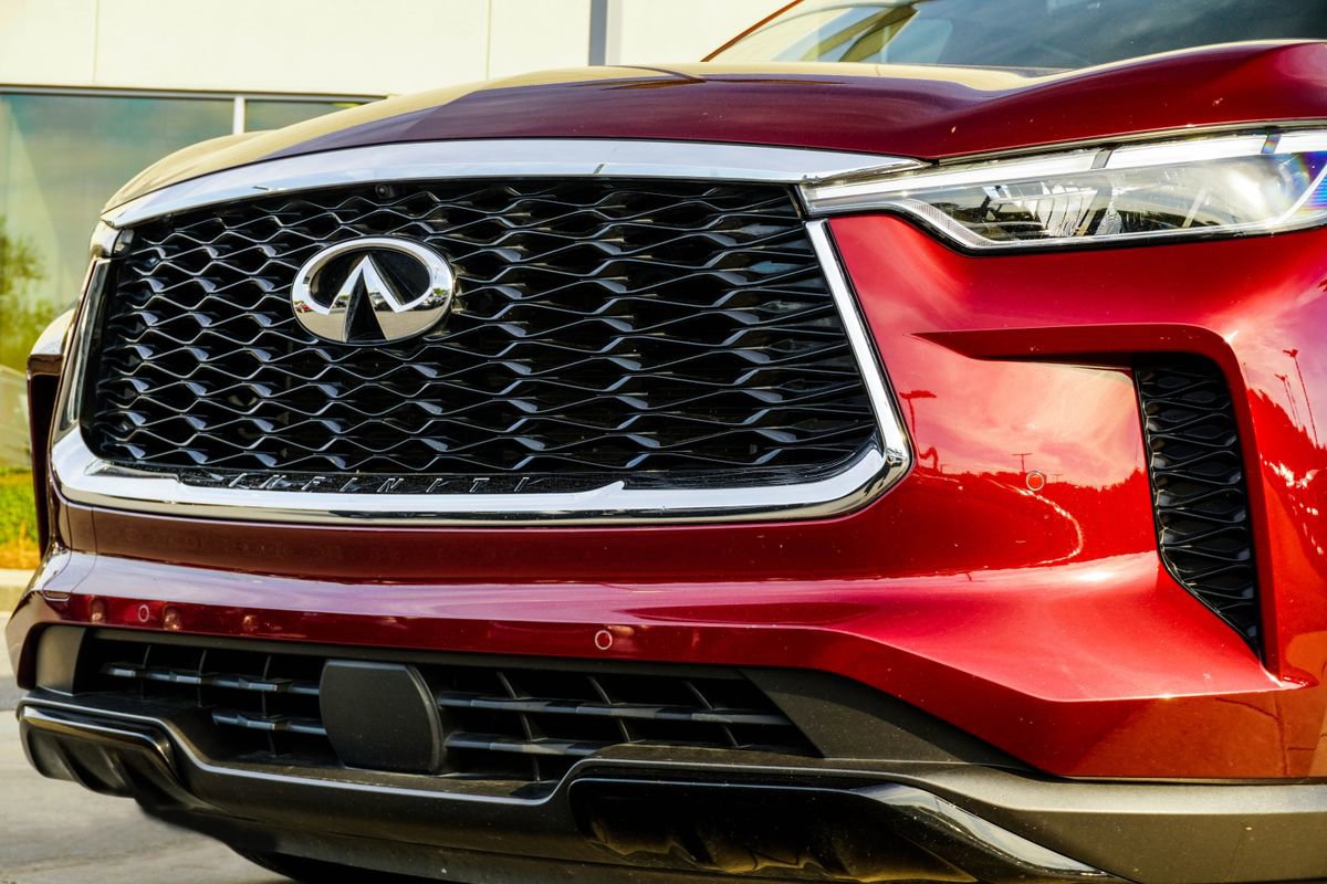 Used 2023 INFINITI QX60 Luxe w/ Vision Package image 2