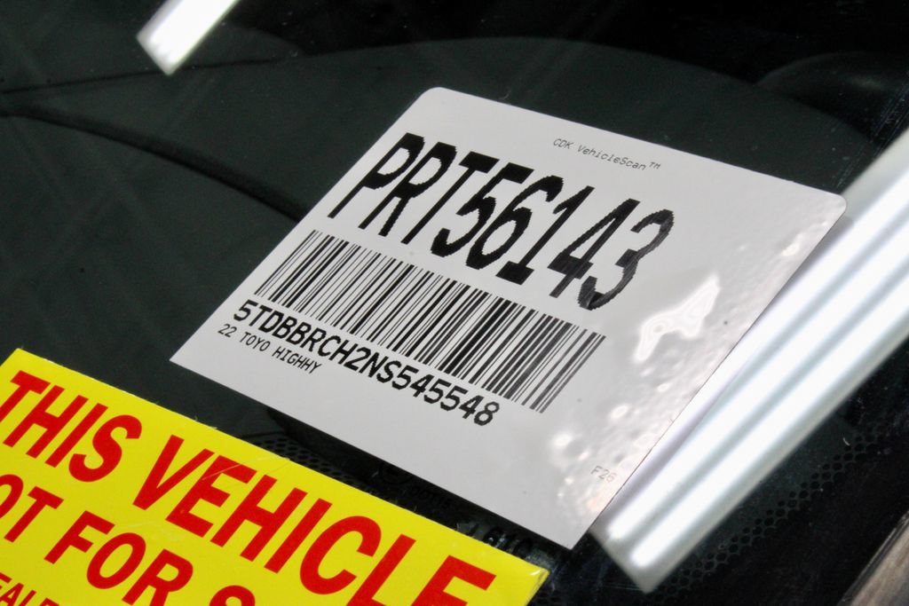 Used 2022 Toyota Highlander LE AWD/4WD image 34
