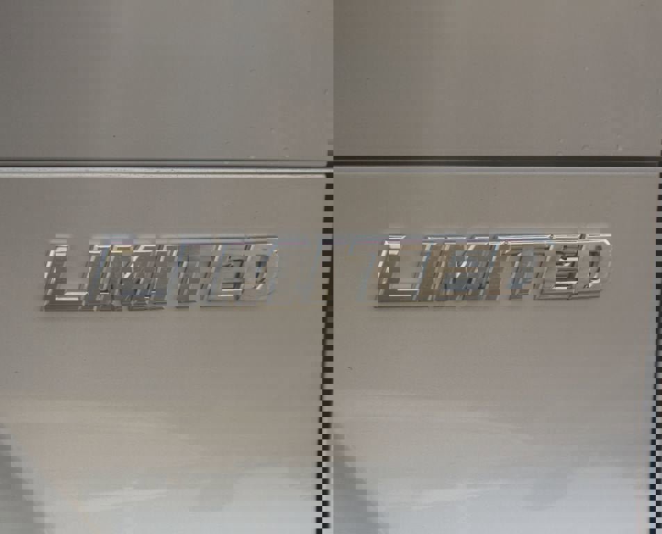 Used 2023 Toyota Venza Limited image 21