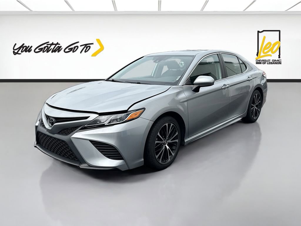 Used 2020 Toyota Camry SE image 1