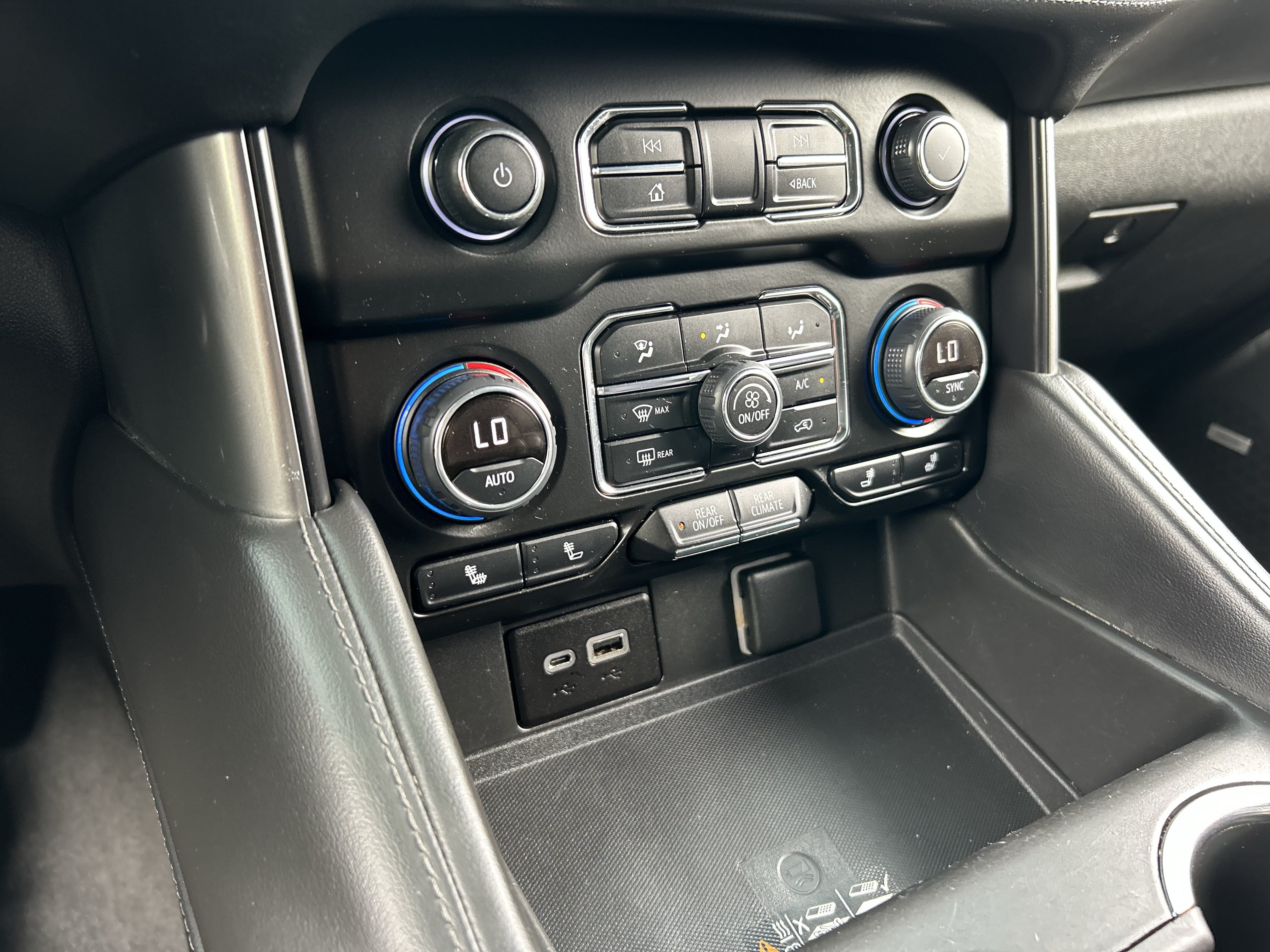 Used 2022 Chevrolet Tahoe Z71 w/ Luxury Package AWD/4WD image 24
