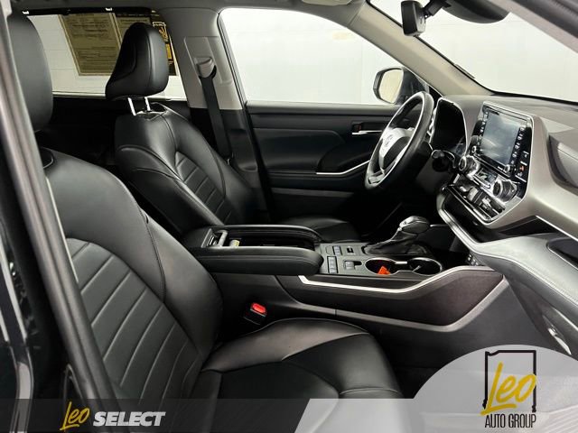 Used 2022 Toyota Highlander XLE image 22