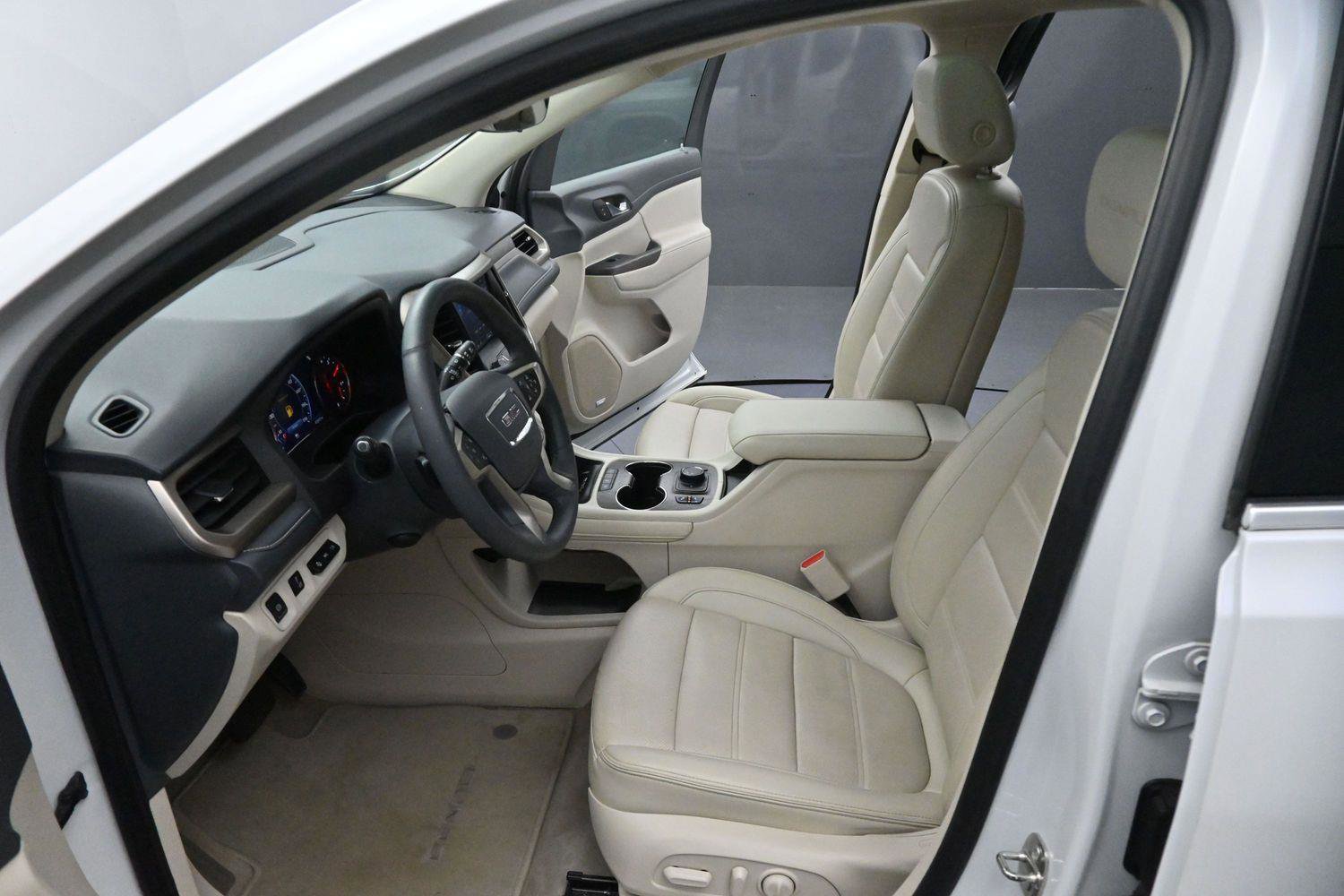 Used 2023 GMC Acadia Denali w/ Denali Ultimate Package FWD image 13