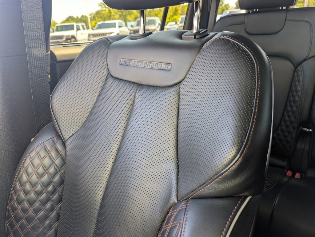 Used 2022 Jeep Grand Cherokee Summit w/ Luxury Tech Group V image 13