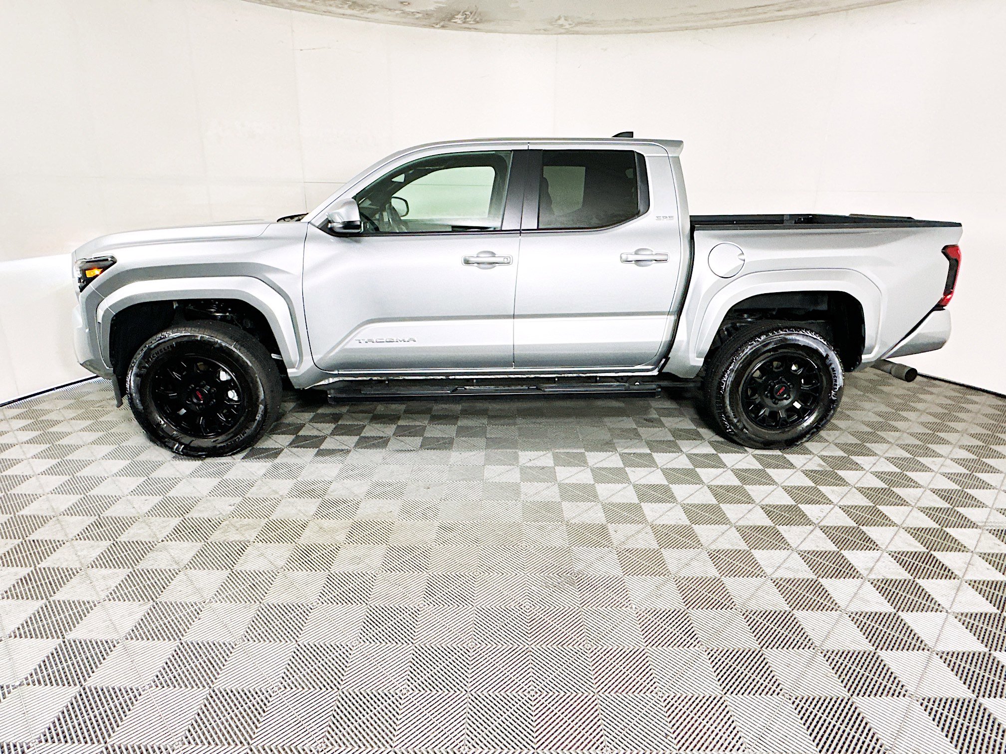 Used 2025 Toyota Tacoma SR5 image 6