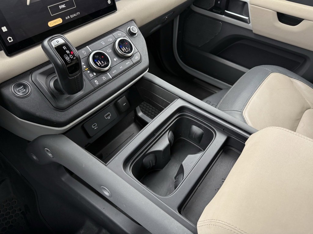 Used 2023 Land Rover Defender 130 X-Dynamic SE image 20