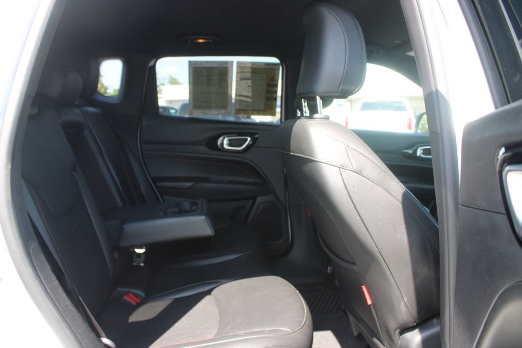 Used 2025 Jeep Compass Trailhawk AWD/4WD image 31