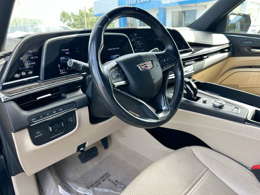 Used 2023 Cadillac Escalade Premium Luxury w/ Performance Package AWD/4WD image 9