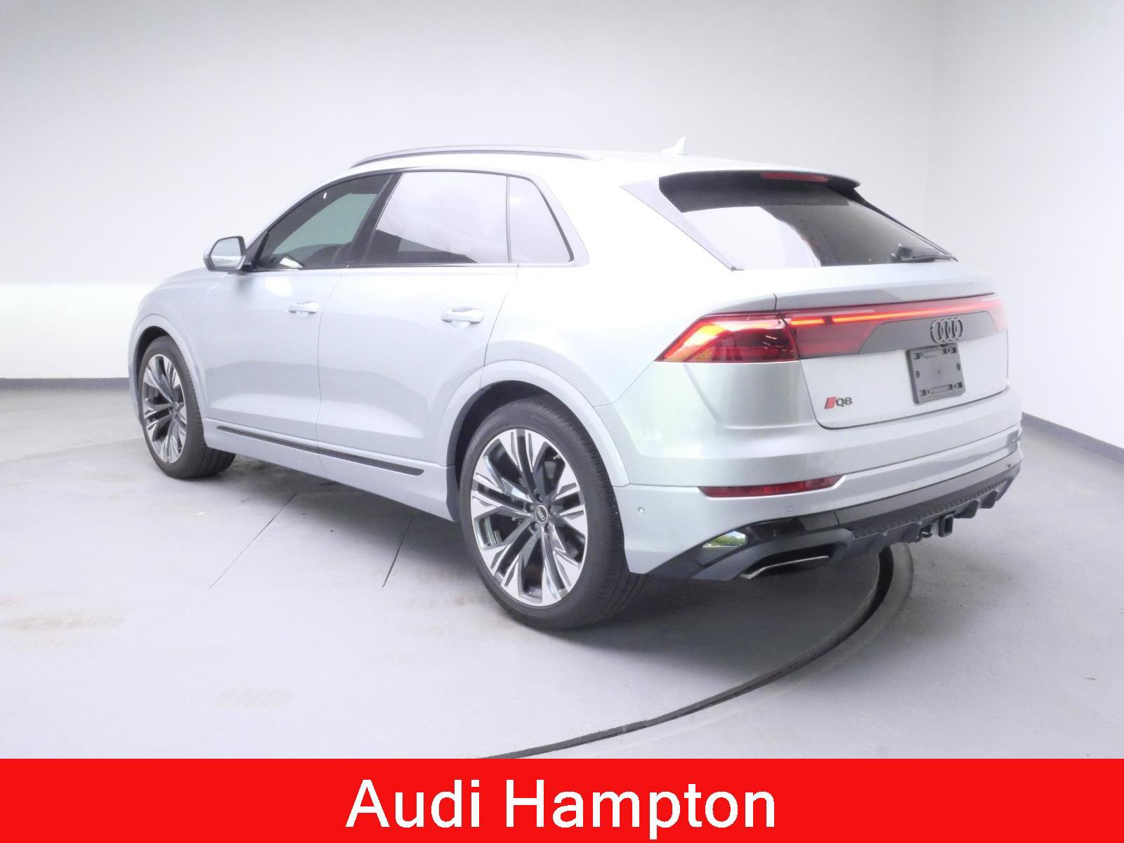 Used 2024 Audi Q8 Prestige w/ Prestige Package AWD/4WD image 6