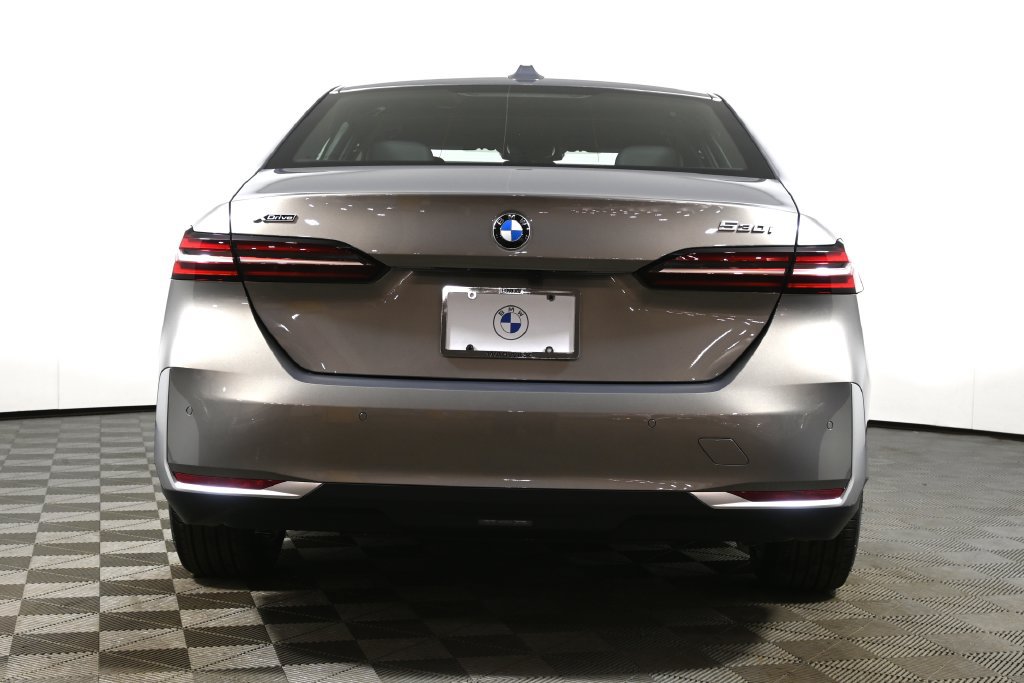 Used 2026 BMW 530i xDrive w/ Premium Package AWD/4WD image 6