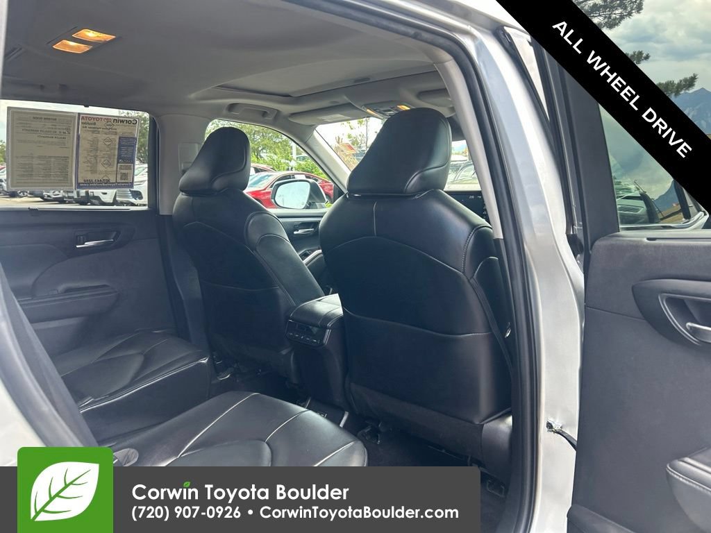 Used 2022 Toyota Highlander XLE AWD/4WD image 15