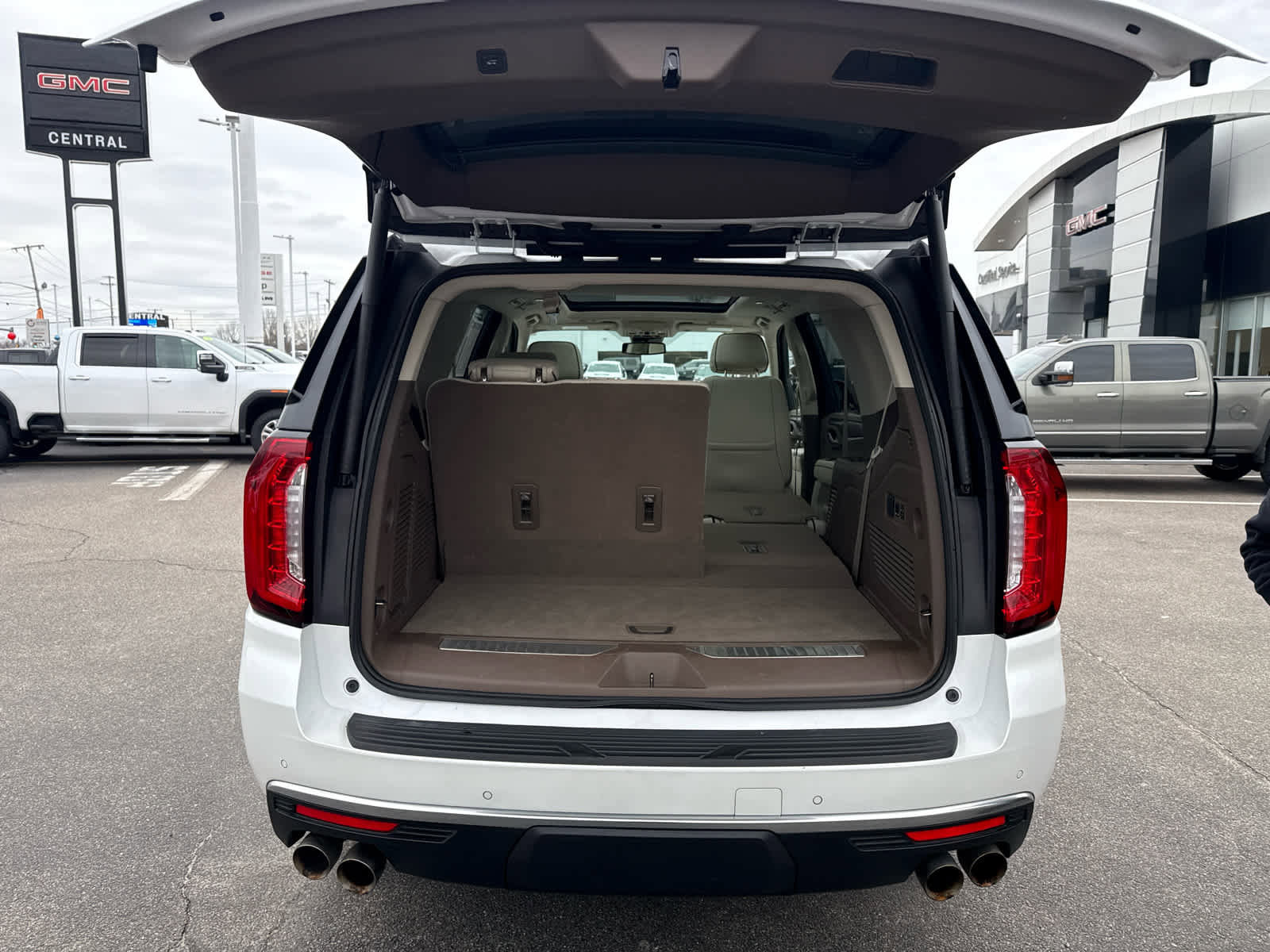 Used 2023 GMC Yukon Denali image 10