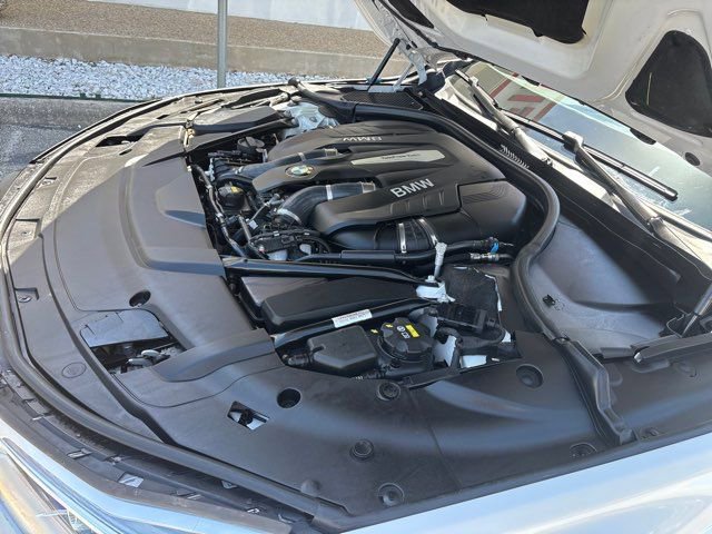 Used 2018 BMW 750i RWD image 69