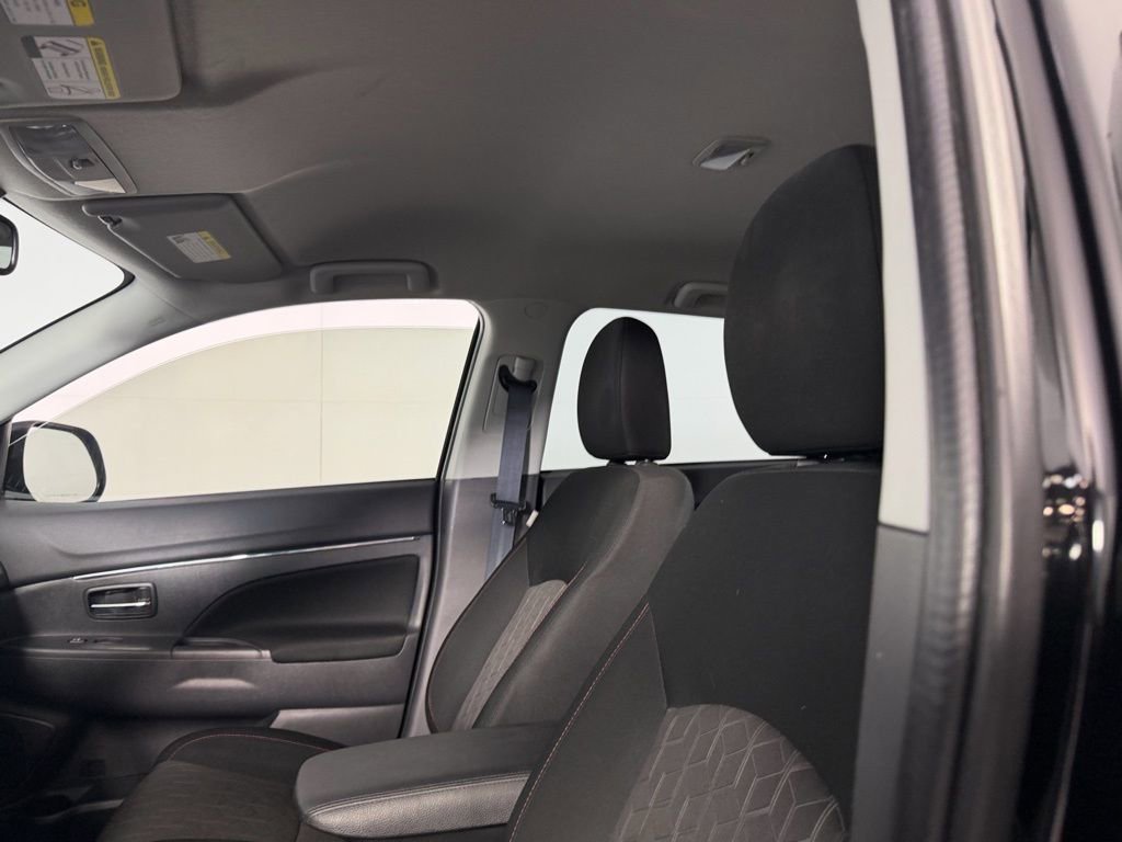 Used 2025 Mitsubishi Outlander Sport LE image 23