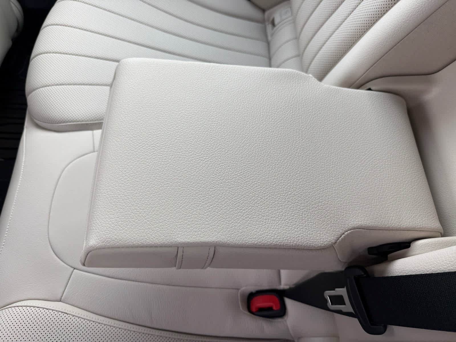 Used 2026 Mercedes-Benz E 350 4MATIC Sedan image 17