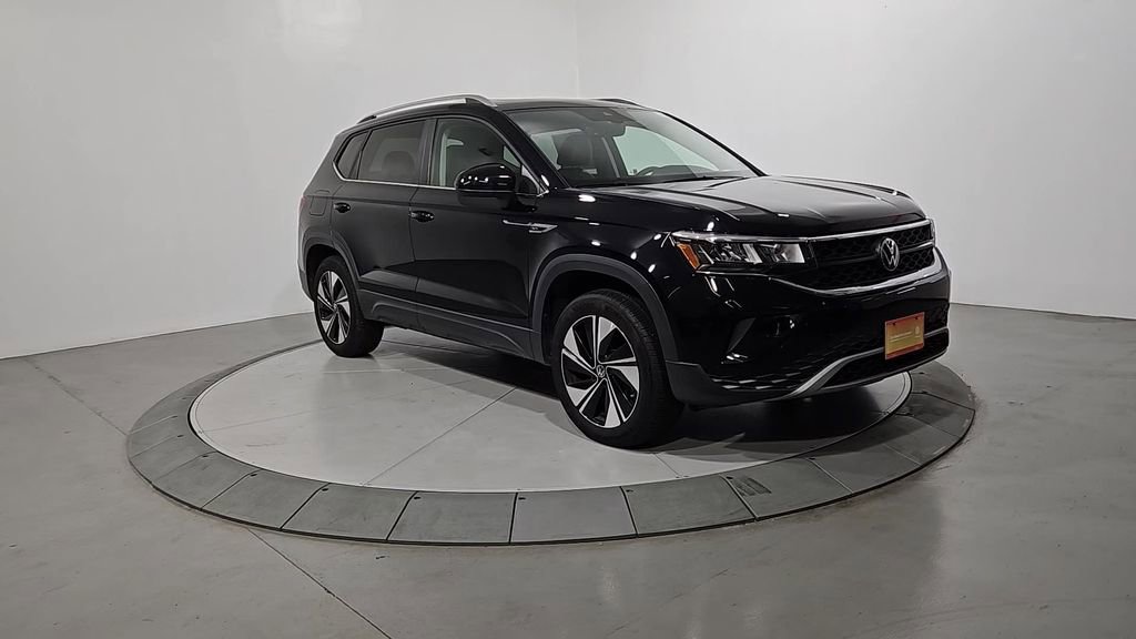 Certified 2024 Volkswagen Taos SE w/ Panoramic Sunroof Package image 9