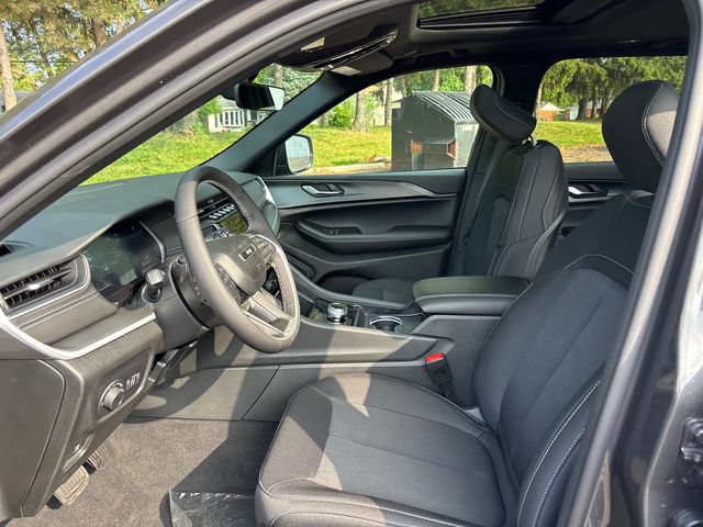New 2026 Jeep Grand Cherokee Laredo X AWD/4WD image 6