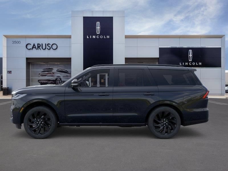 New 2026 Lincoln Navigator Reserve w/ Jet Appearance Package AWD/4WD image 3