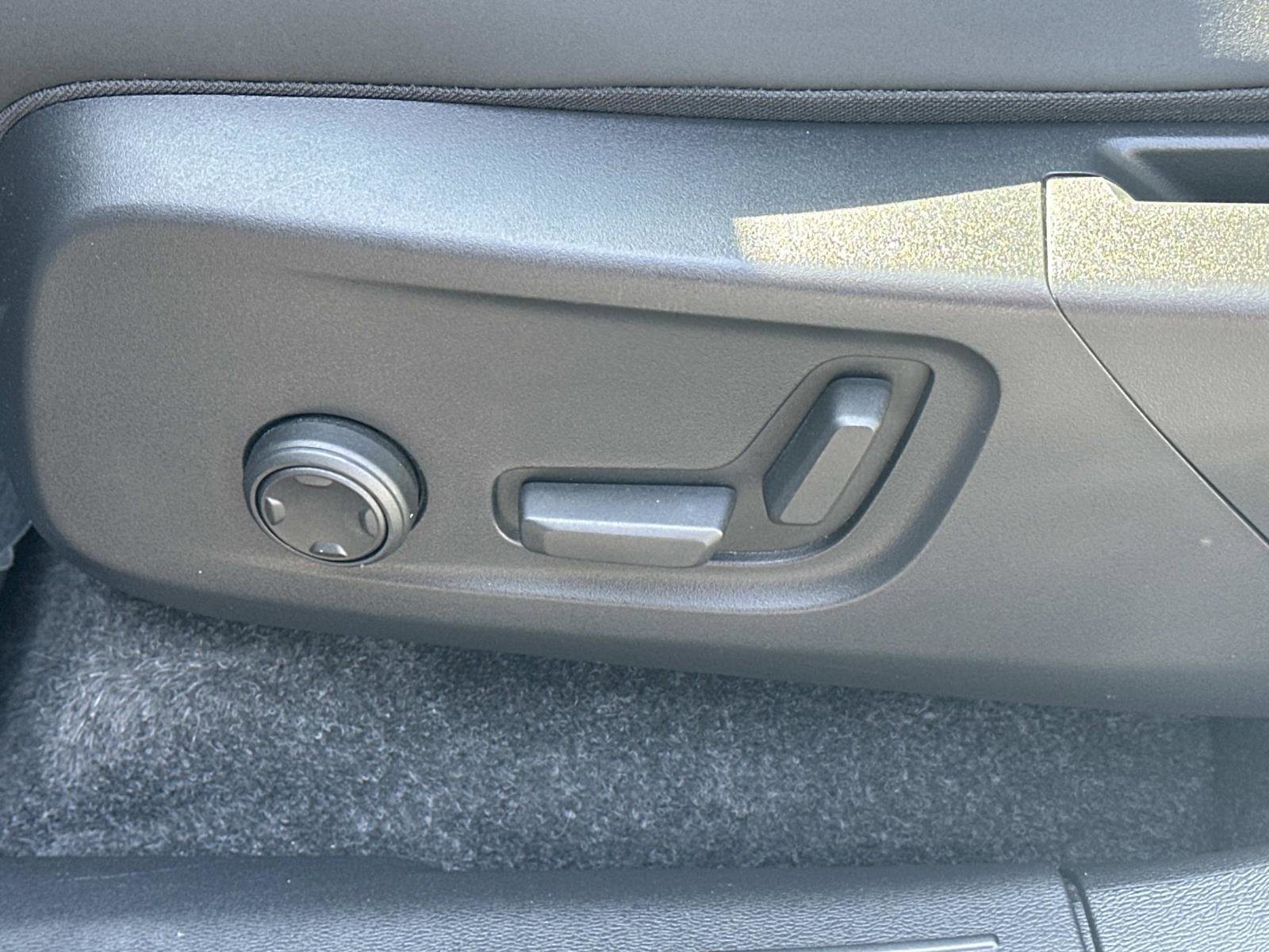 Certified 2023 Volvo C40 P8 Recharge Ultimate w/ Protection Package Premier image 18