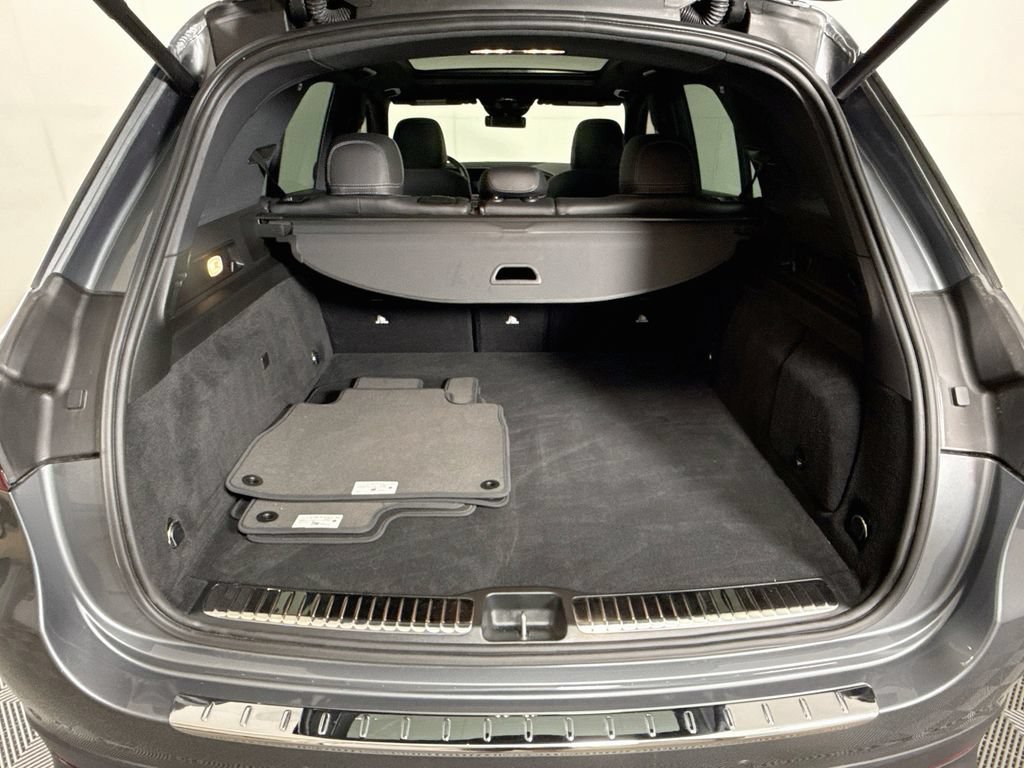 Used 2025 Mercedes-Benz GLE 450e 4MATIC w/ Winter Package image 26