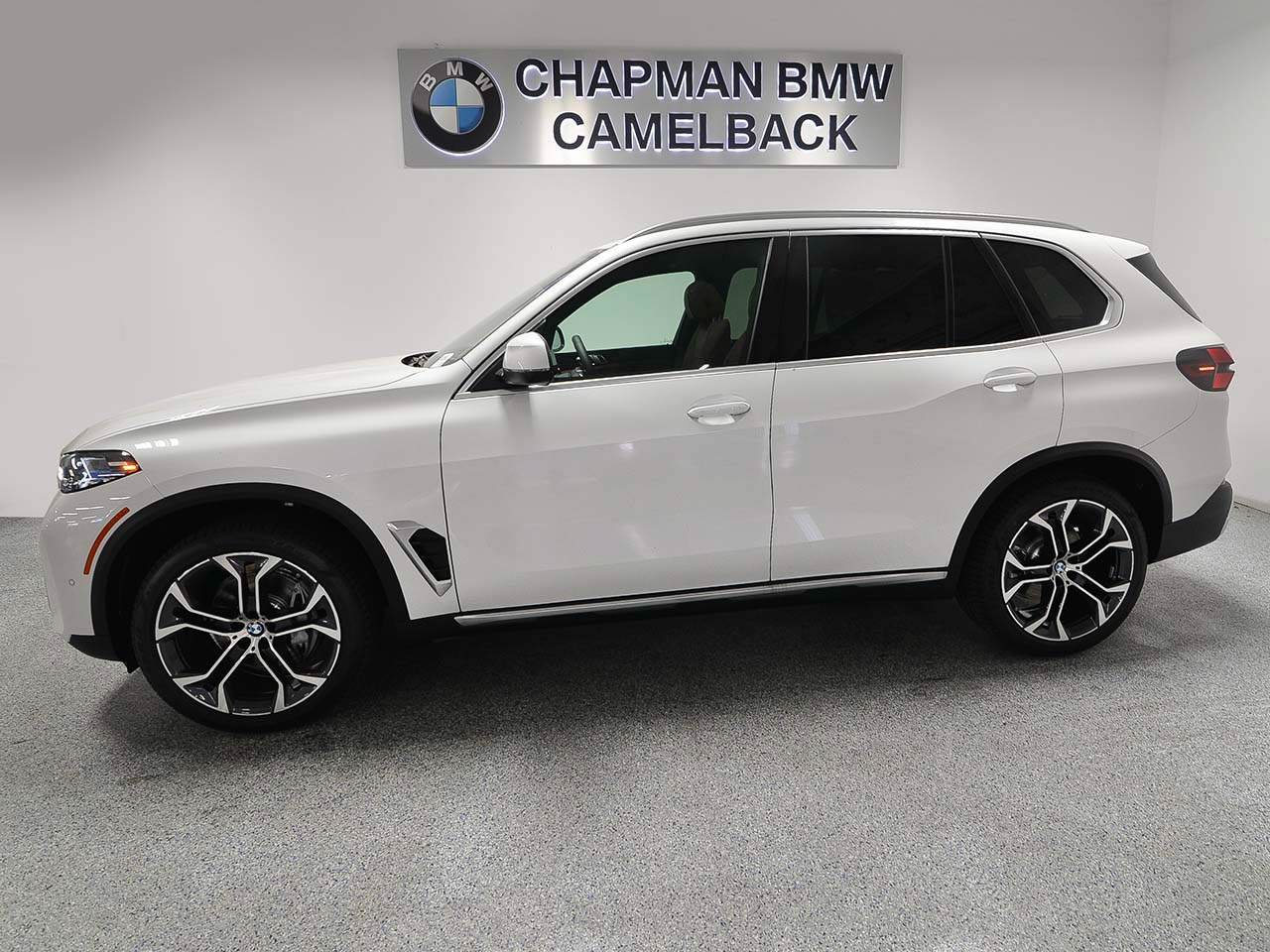 Used 2026 BMW X5 xDrive40i w/ Premium Package AWD/4WD image 3