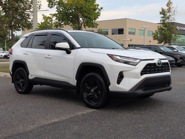 Used 2024 Toyota RAV4 XLE AWD/4WD image 3