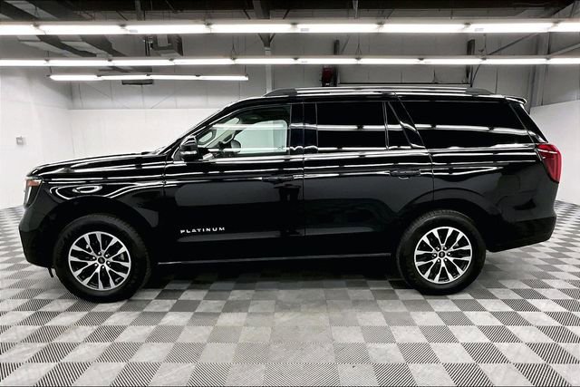 Used 2025 Ford Expedition Platinum image 14