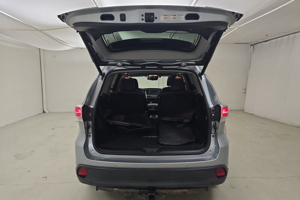 Used 2016 Toyota Highlander Limited w/ Driver Technology Package image 29