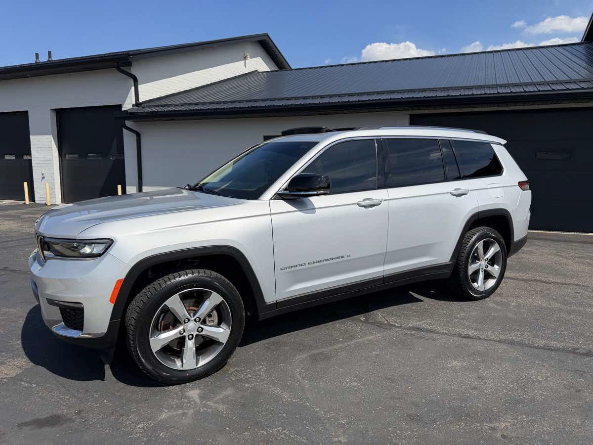 Used 2021 Jeep Grand Cherokee L Limited AWD/4WD image 2