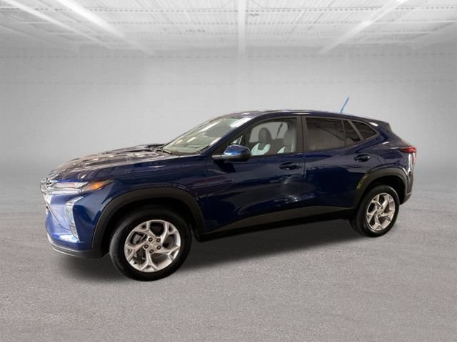 Used 2024 Chevrolet Trax LS w/ LS Convenience Package FWD image 4