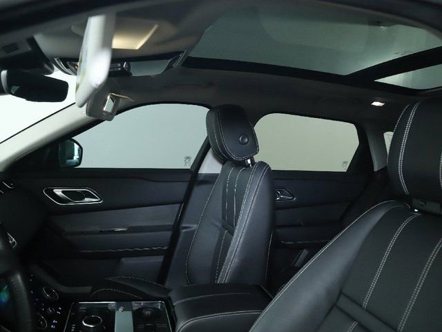 Used 2019 Land Rover Range Rover Velar S image 18