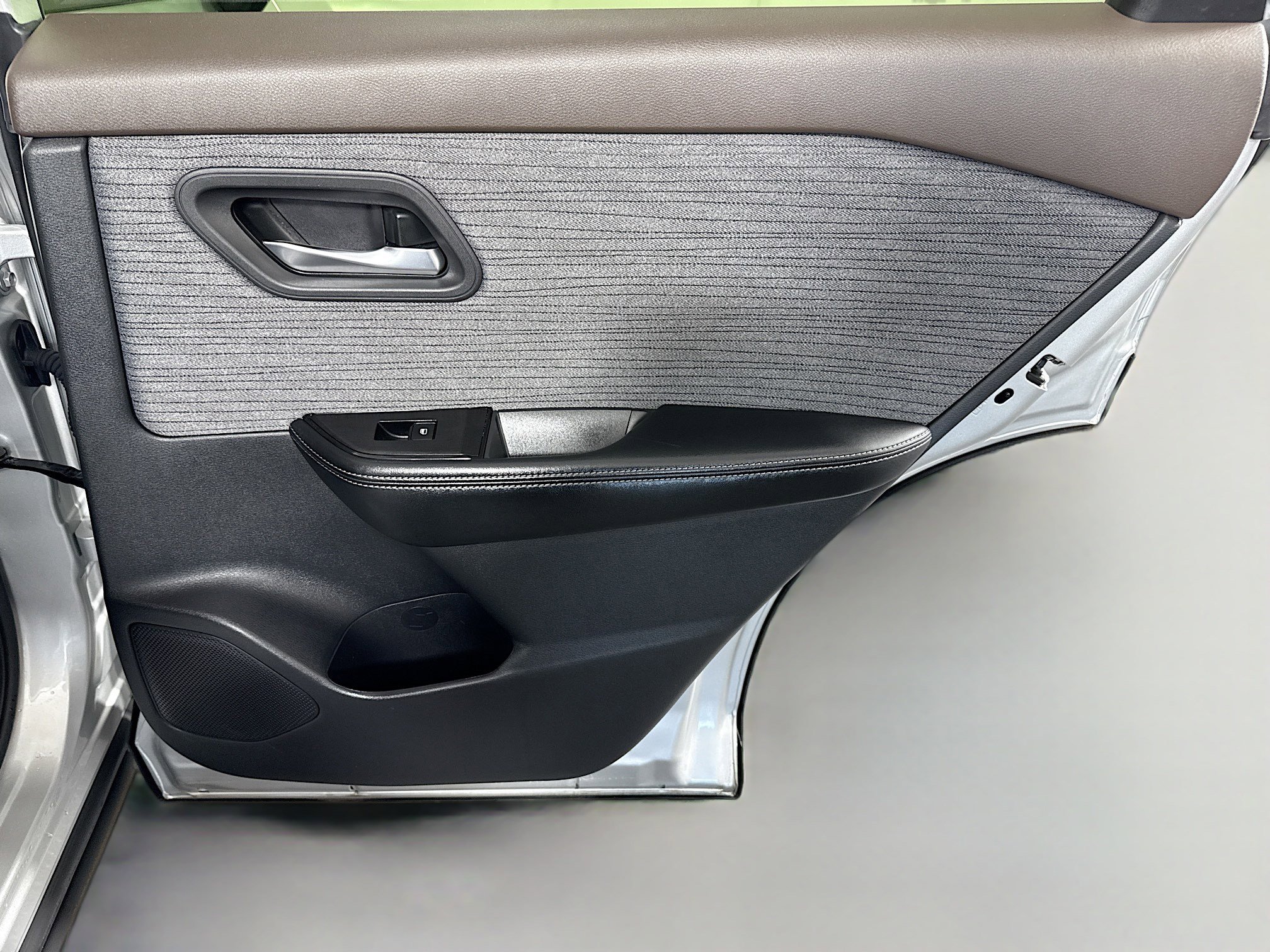 Used 2023 Nissan Rogue SV image 28