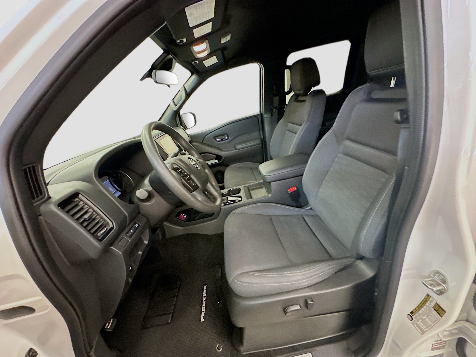 Used 2023 Nissan Frontier SV AWD/4WD image 13