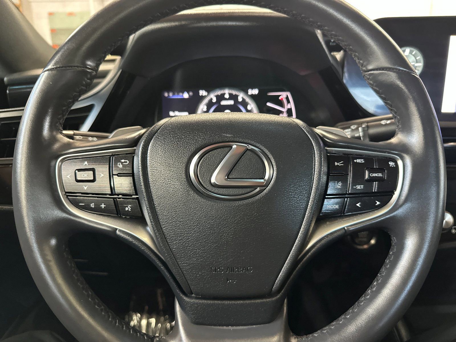 Used 2023 Lexus ES 350 w/ Accessory Package (Z2) image 26