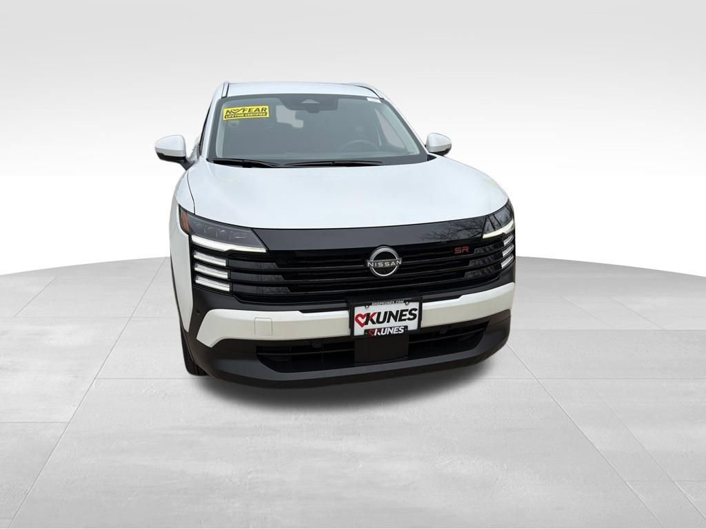 Used 2025 Nissan Kicks SR image 3