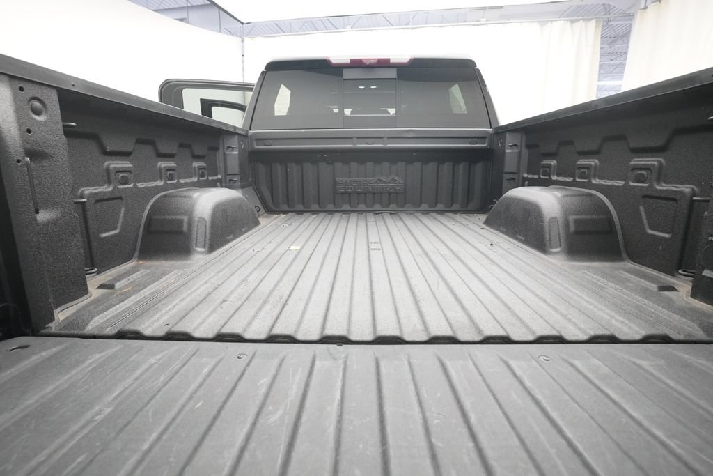 Used 2021 Chevrolet Silverado 1500 High Country w/ Technology Package AWD/4WD image 10