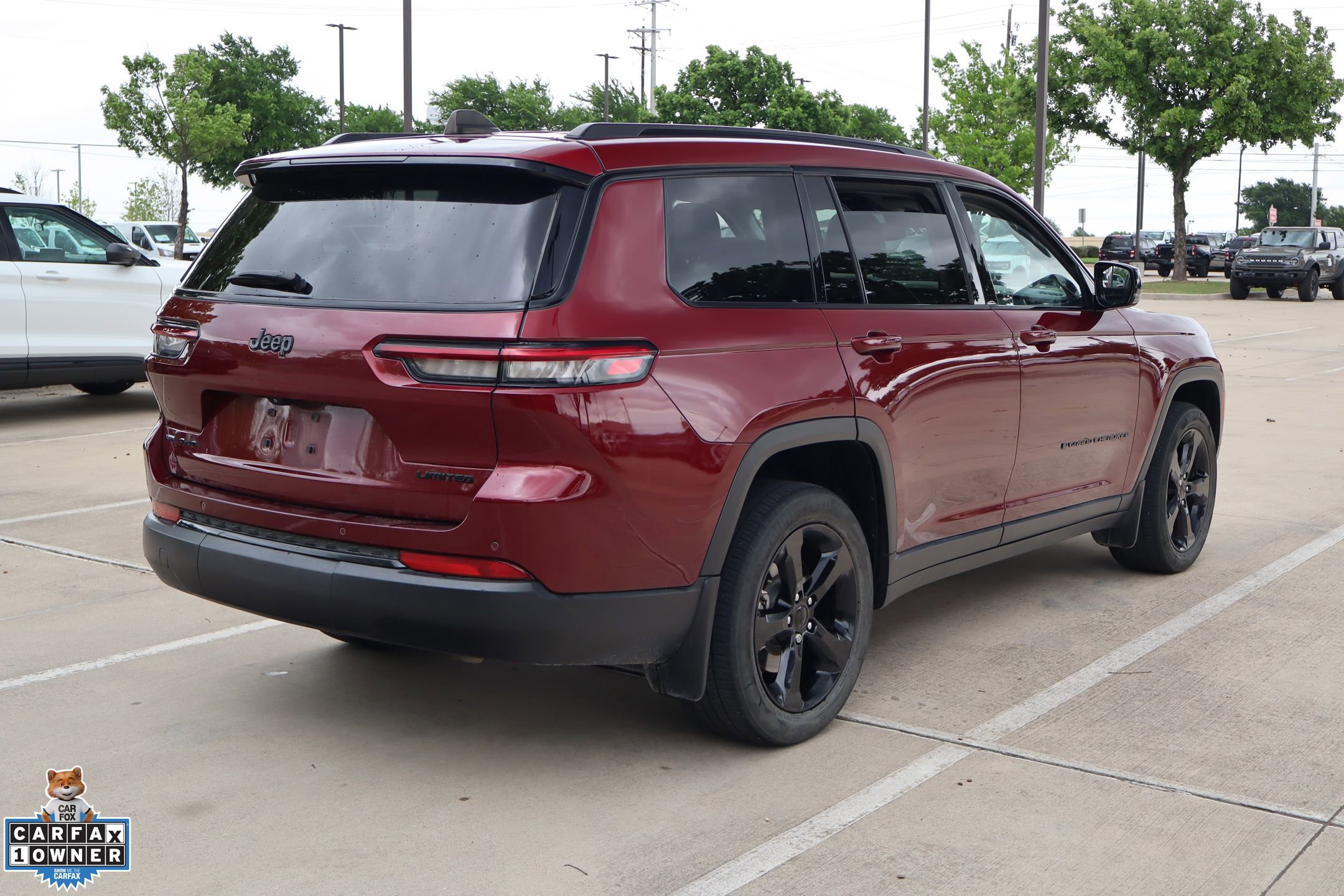 Used 2023 Jeep Grand Cherokee L Limited w/ Black Appearance Package AWD/4WD image 3