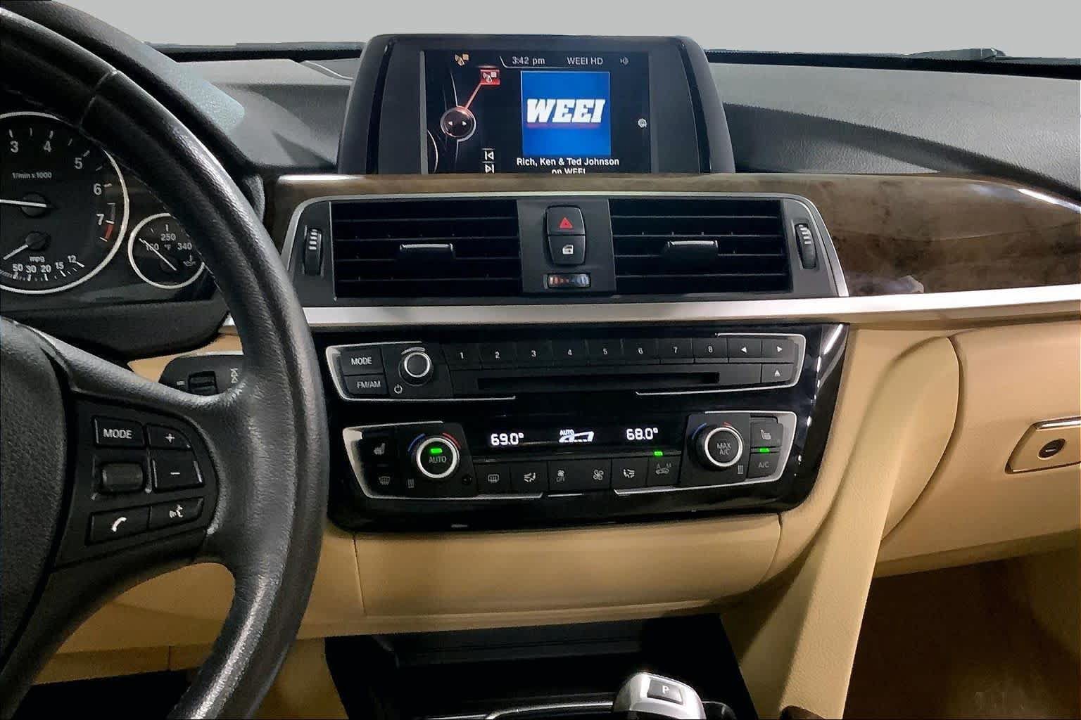 Used 2016 BMW 320i xDrive Sedan AWD/4WD image 7